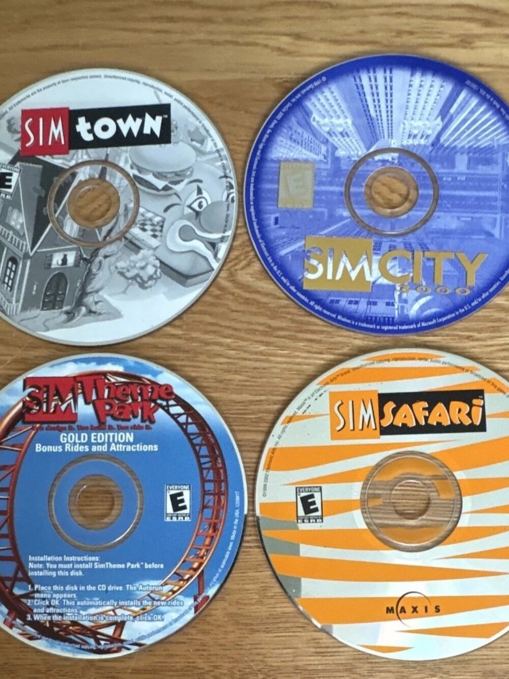 Sims Cd computer 4 game bundle: City, Safari, Theme Park, Town